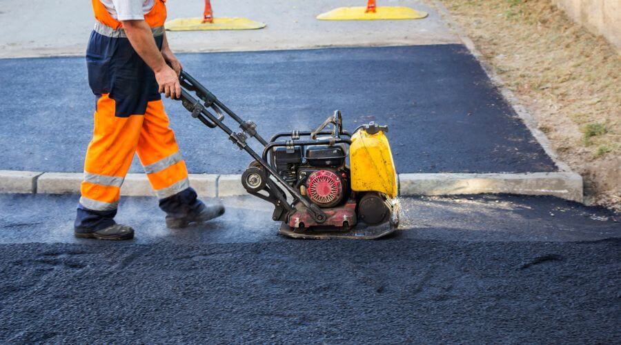 Professional gutter cleaning in Williamsburg, VA
